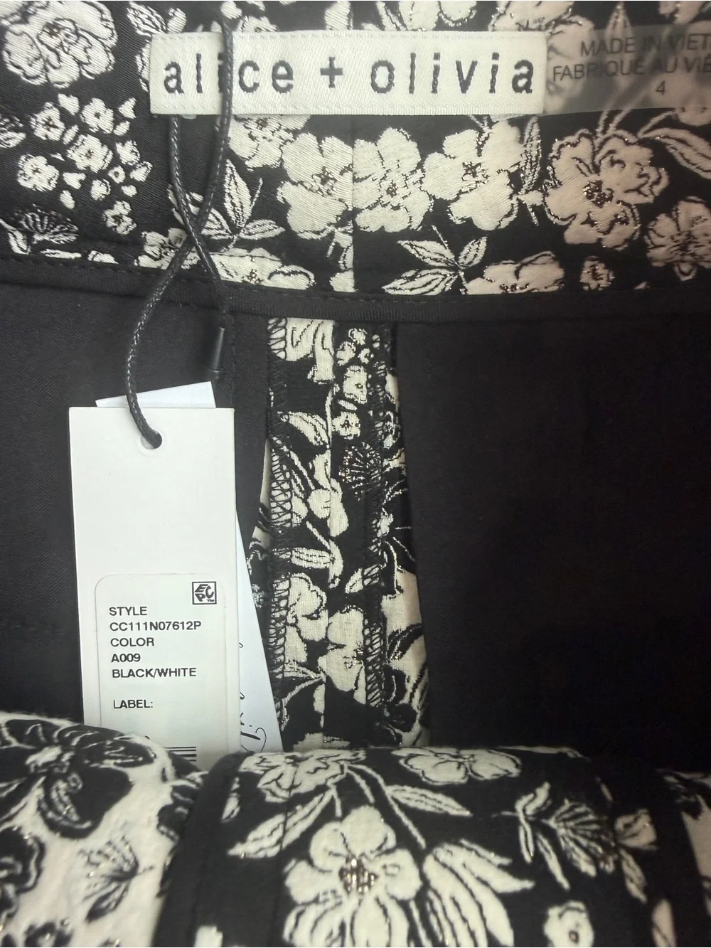 NWT Alice + Olivia  Black/White Cady Stretch Cotton Floral Shorts New with Tags
